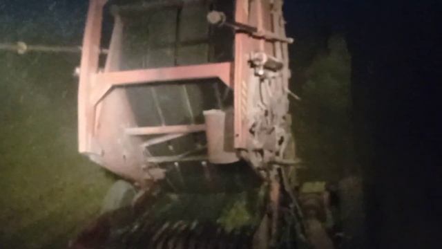 Ночное прессование сена на прп-1,6. Грузим Маз в первый рейс. Сенокос 2021 смотреть онлайн