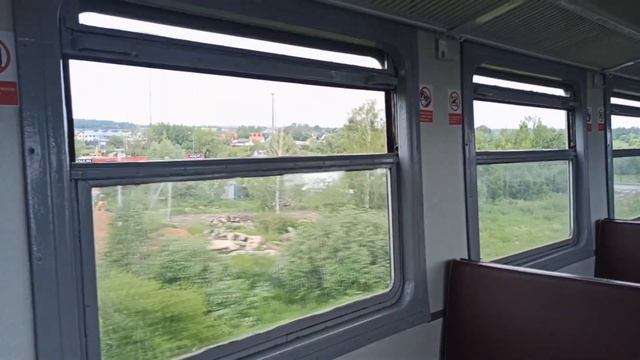 Вид из окна электропоезда (поезда) ЭД2Т-0017/ЭР2Р-7081. Атмосфера электрички БМО. Звук электрички. смотреть онлайн