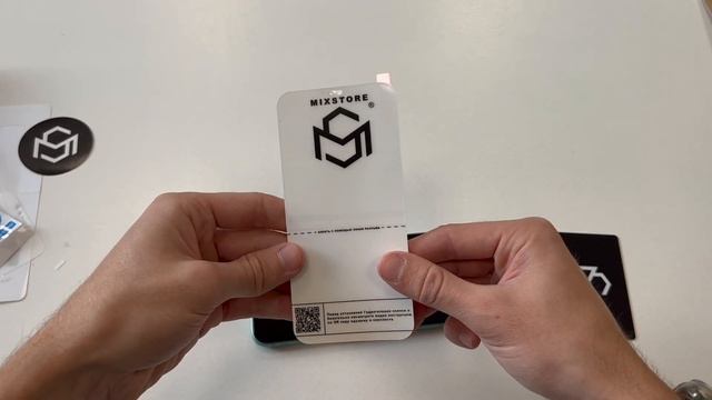 Пошаговая видео-инструкция. Как наклеить защитную гидрогелевую пленку на телефон и часы. смотреть онлайн