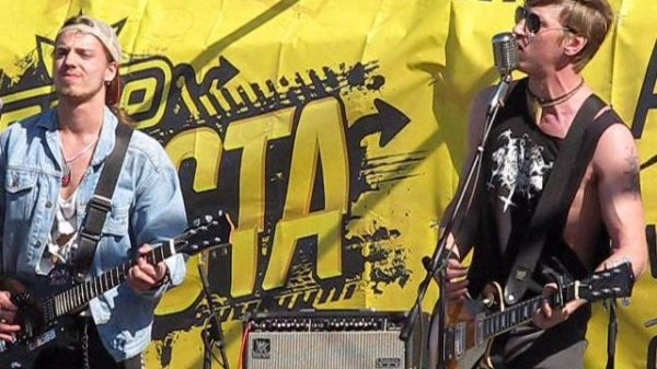 BAD TIME STORY - Keep holdin' on