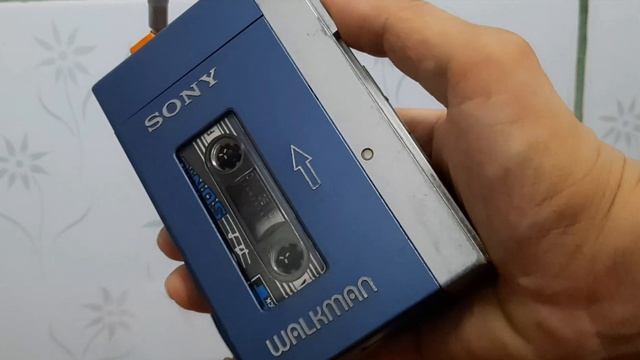 QUEEN / WE WILL ROCK YOU ★ ALBUM : QUEEN GREATEST HITS #SONY WALKMAN TPS-L2 смотреть онлайн
