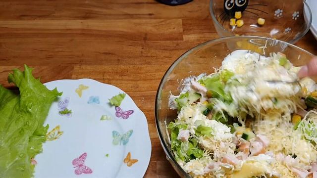 Салат из копченой грудки индейки, свежего огурца и кукурузы! смотреть онлайн