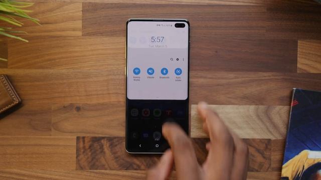 Samsung Galaxy S10+ Review: The Bar is Set! смотреть онлайн