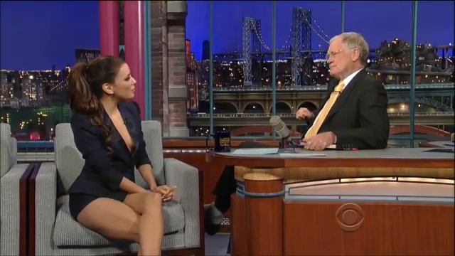 Eva Longoria flashes David Letterman =) with her avocados смотреть онлайн