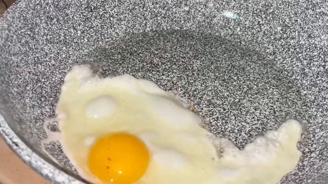 МАЛО КТО ЗНАЕТ КАК ПОЖАРИТЬ ЯИЧНИЦУ? . ВКУСНЫЙ И ПРОСТОЙ РЕЦЕПТ смотреть онлайн