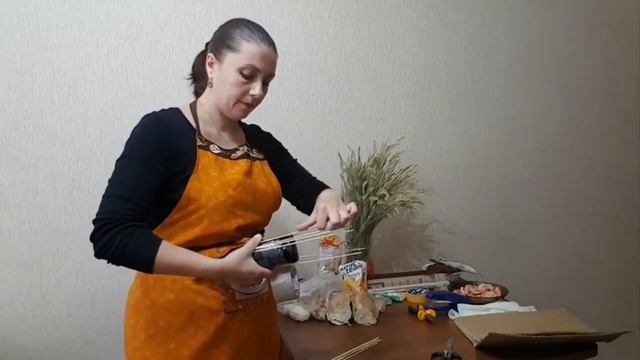 Как закрепить вертикально баночку(бутылку )в букет. Фудфлористика обучение. Курсы онлайн.Бесплатно. смотреть онлайн