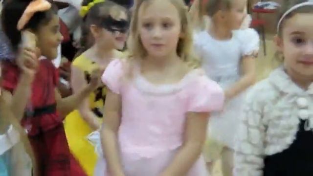 Новогодняя дискотека у первоклашек смотреть онлайн