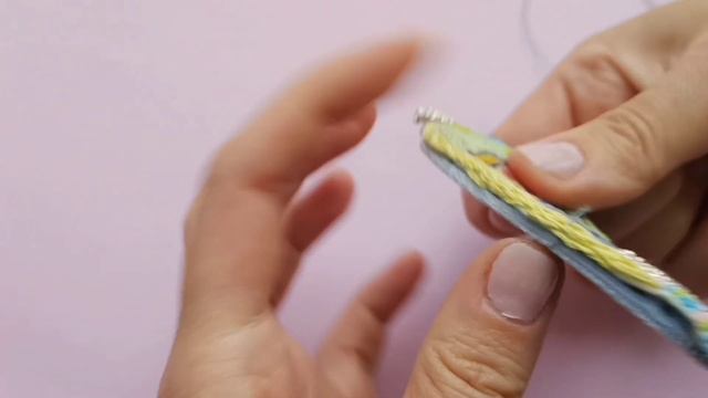 КАК СОБРАТЬ ГОТОВУЮ ВЫШИВКУ В БРОШЬ С ПОМОЩЬЮ БАРХАТА? смотреть онлайн