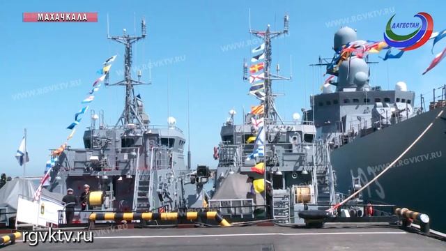 В Махачкале открыт памятник Петру Первому смотреть онлайн