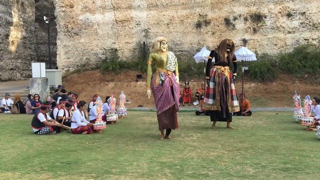 Garuda Vishnu Statue- Bali Dance смотреть онлайн