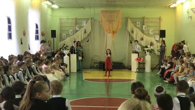 ДАША НОВИКОВА - ШКОЛЬНЫЙ БАЛ ПЕСНЯ ПРО ЕМЕЛЮ смотреть онлайн