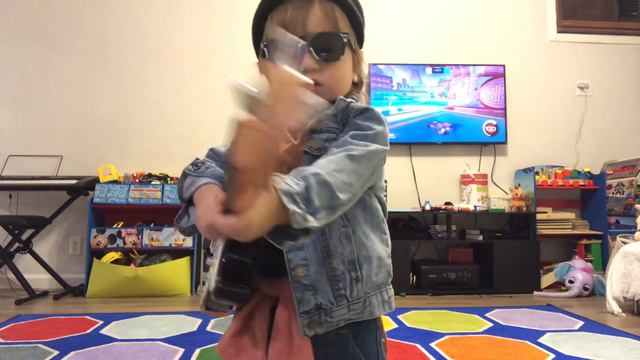 Nirvana- Smells Like Teen Spirit. Deme pretend play W Guitar. Toddler/Guitar. Demedadu смотреть онлайн