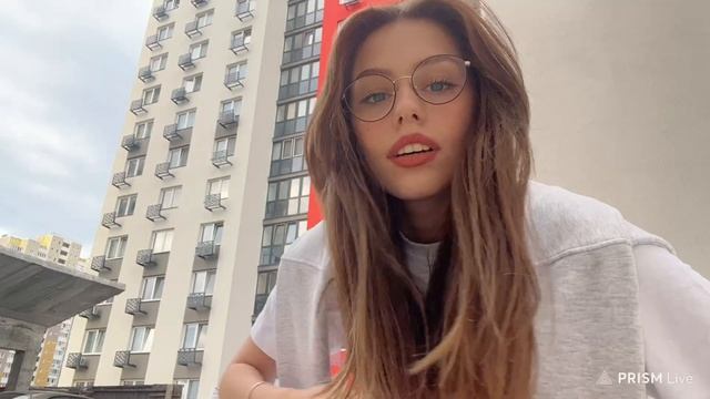 ПОДНЯЛОСЬ ПЛАТЬЕ НА СТРИМЕ ОТ ВЕТРА смотреть онлайн