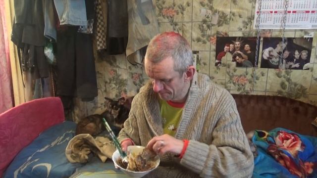 обжор мукбанг картошка с жареными спинкам куриными