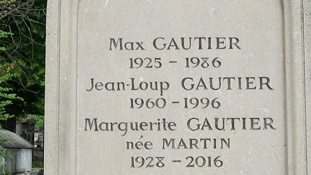 Могила брата и родителей Mylene Farmer на Пер-Лашез