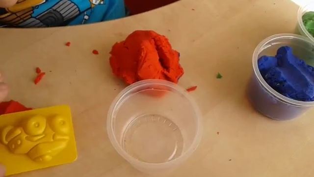 Распаковка кинетического песка///Радужный песок смотреть онлайн