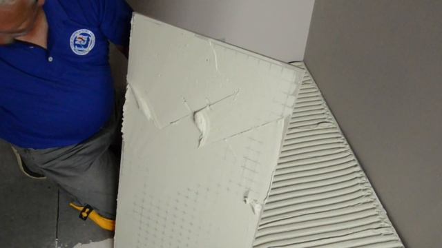 ПРИНЦИПЫ НАНЕСЕНИЯ ПЛИТОЧНОГО КЛЕЯ Как правильно укладывать плитку смотреть онлайн