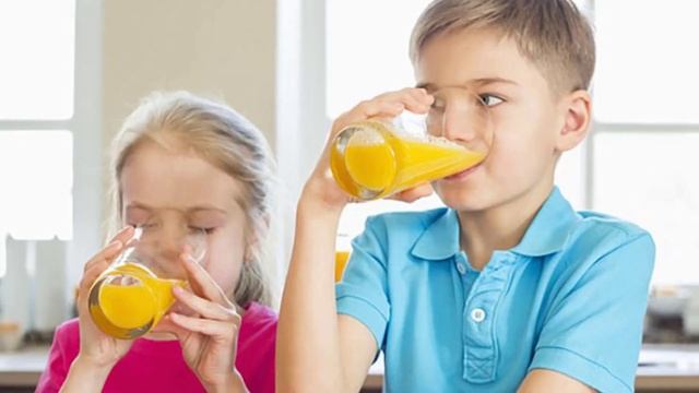 Как давать ребенку свежевыжатые соки! Очень Важно! Это Должна знать каждая Мать! смотреть онлайн