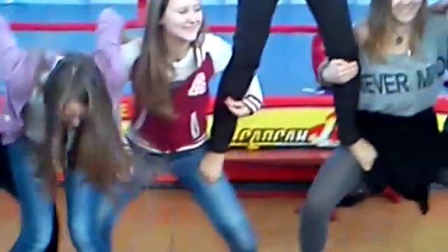 Юные гимнастки... смотреть онлайн