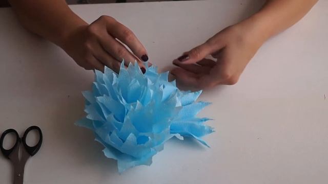 FESTIVE DECORATION. CRAFT MADE OF PAPER. смотреть онлайн