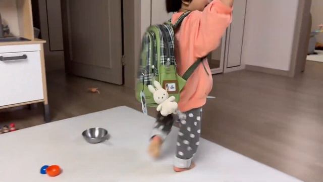 토끼 가방 고리를 선물 받은 쌍둥이의 찐 반응!! 🥰💗😆 смотреть онлайн