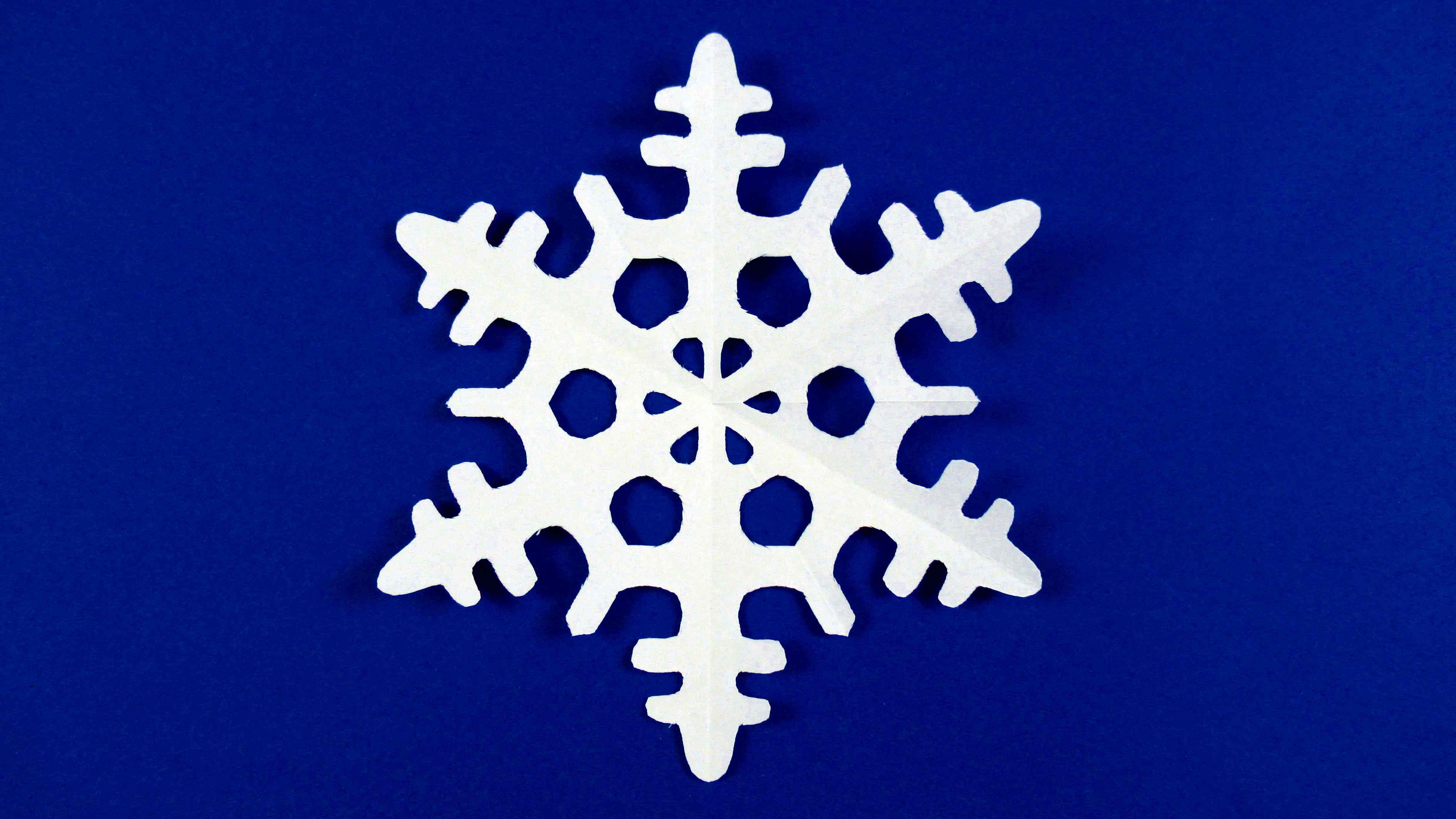 Как сделать снежинку из бумаги своими руками смотреть онлайн