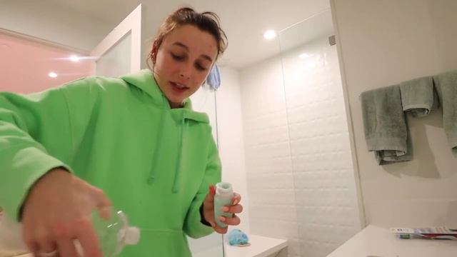 СОБИРАЮСЬ НА НЕДЕЛЮ МОДЫ - Эмма Чемберлен смотреть онлайн