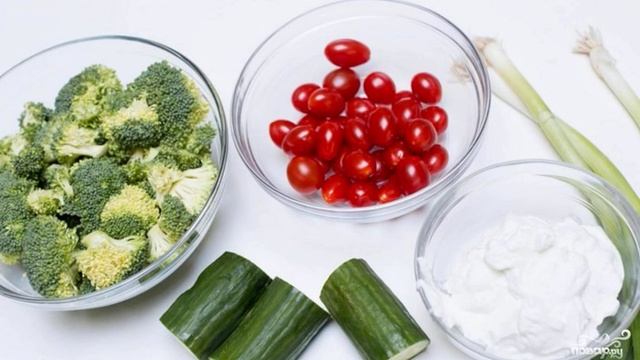 Салат из брокколи и овощей смотреть онлайн