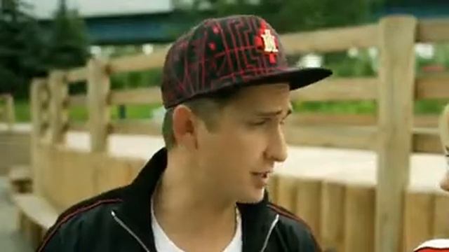 Ставь ❤ если любишь покушать 😁Иногда наша жизнь с Димой выглядит, как большой ситком и мы в нем смотреть онлайн