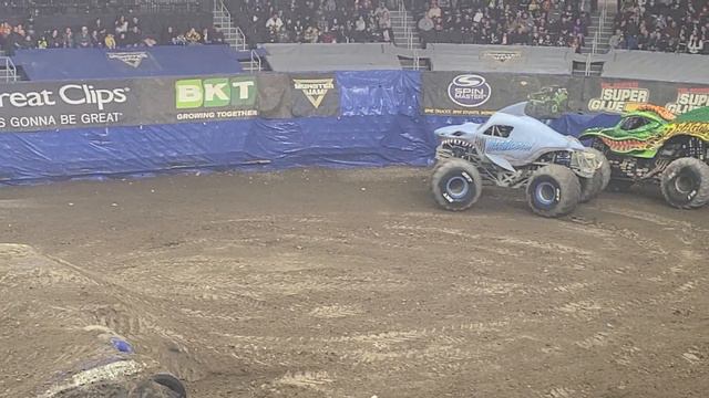 Megalodon at Monster Jam смотреть онлайн