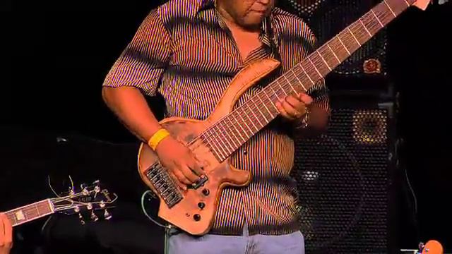 7 string Bass solo - Roy Croes - Bee Basses смотреть онлайн
