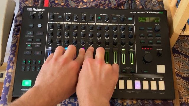 Roland Tr-8s Amen Ambient Jungle Jam (using the Amen Break and other samples) смотреть онлайн