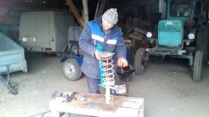 Как снять пружину со стойки амортизатора. Съёмник пружин для любой стойки из домкрата.