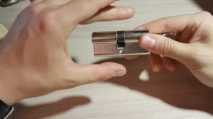 ЛАЙФХАК : ВСКРЫВАЕМ ЛЮБОЙ ЗАМОК??!