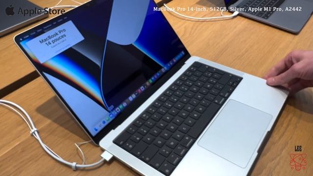 MacBook Pro 14-inch And 16-inch At Apple Store Marché Saint-Germain LOOK! - 맥북프로 14인치와 16인치 비교샷