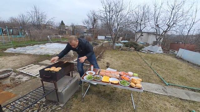 Готовим классический бургер, биг-мак и бургер с яйцом. Classic burger, Big Mac and burger with egg смотреть онлайн