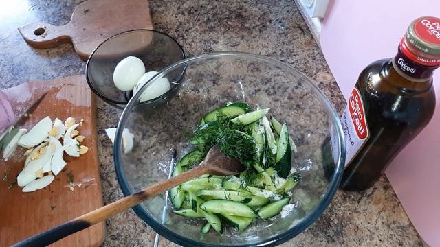 #Салат #СалатСПеченью Салат с куриной печенью. Салат со свежими огурцами. Самый вкусный салат смотреть онлайн