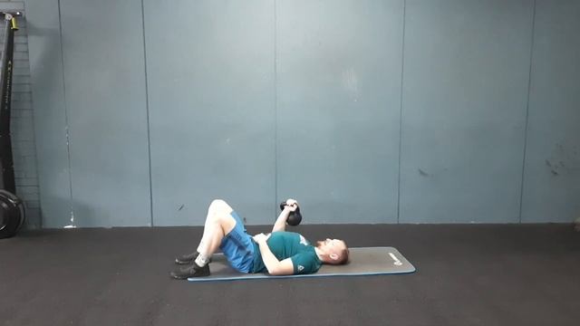 Жим гири 1й рукой лёжа на полу смотреть онлайн