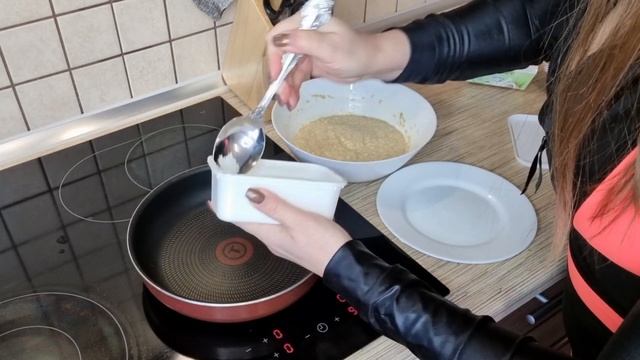 Разжирела, готовлю полезный десерт. НАБУХАЛАСЬ с отрубей. ПП пышечки на КОКОСОВОМ МАСЛЕ. Мукбанг смотреть онлайн