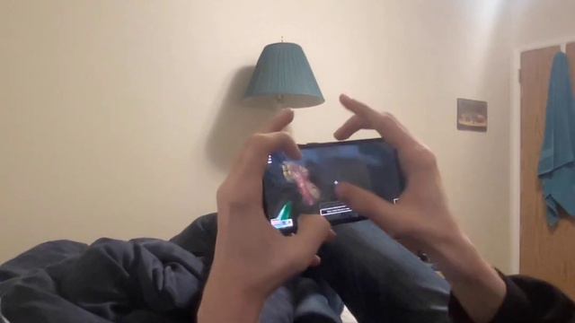 Retarded zoomer playing Morrowind on a phone смотреть онлайн