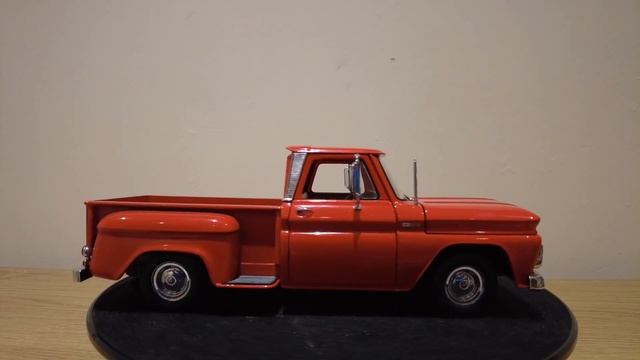 1:18 Sunstar Chevrolet C-10 Stepside 1965 смотреть онлайн