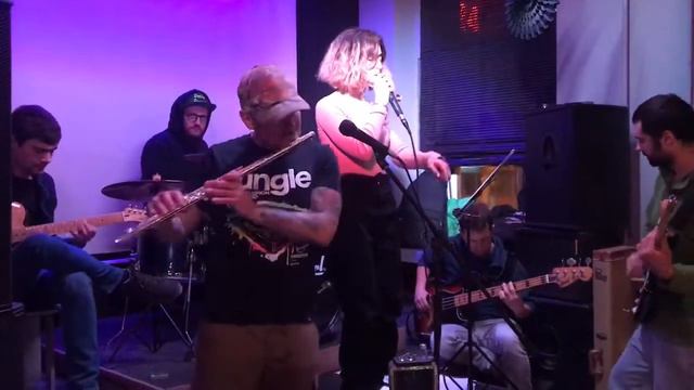 кавер Unchain My Heart в исполнении Мовсесян Араксии и её друзей) в столичном кабаке) смотреть онлайн