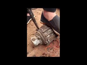 Отбойный молоток для разборки электродвигателя