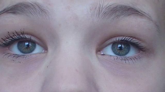 делаем из прямых ресниц подкрученные# смотреть онлайн