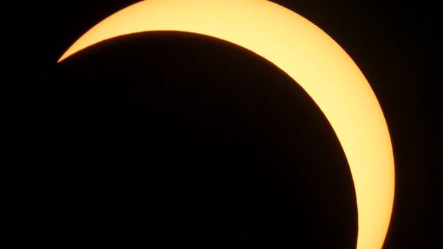 2017 Eclipse in 1080p: Bend, OR: Maximum Occultation Footage: Moving Object at 27:27!!!! смотреть онлайн