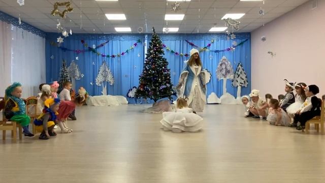 Новогодний утренник в группе раннего возраста. 24.12.2021 смотреть онлайн