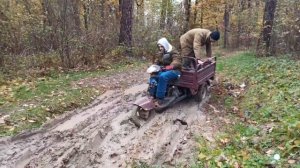 Китайский грузовой трицикл. месим грязь. №2