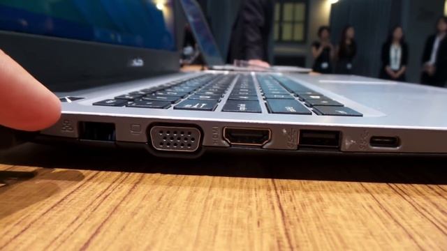 ASUS X556 notebook bemutató videó смотреть онлайн