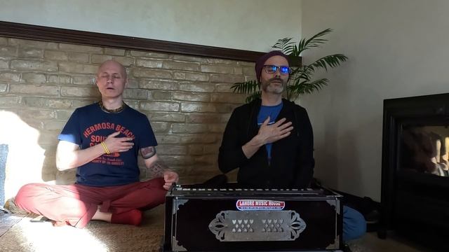 Мантра вечір в кафе "Твоя Мантра". Ведасара сила звуку та мантра "Ом Намо Нараяна" смотреть онлайн