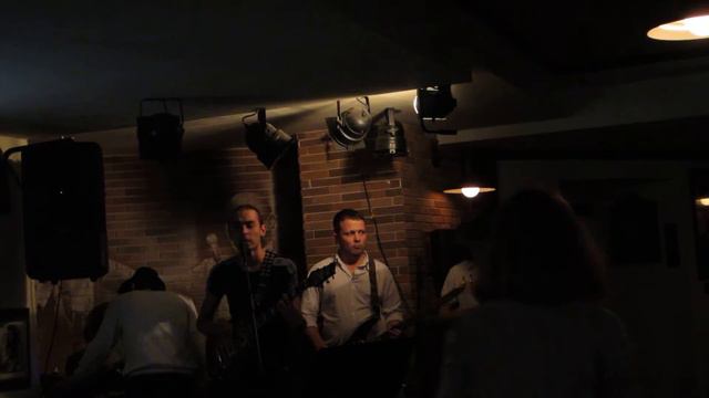 Че Гевара. Народная кубинская песня о Команданте в одном из челябинских кафе смотреть онлайн